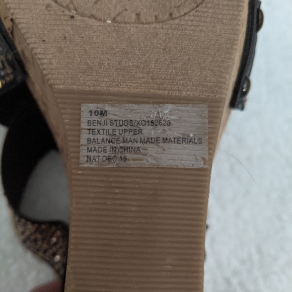 Brown and gold Studded wedge sandals - Picture 5 of 5